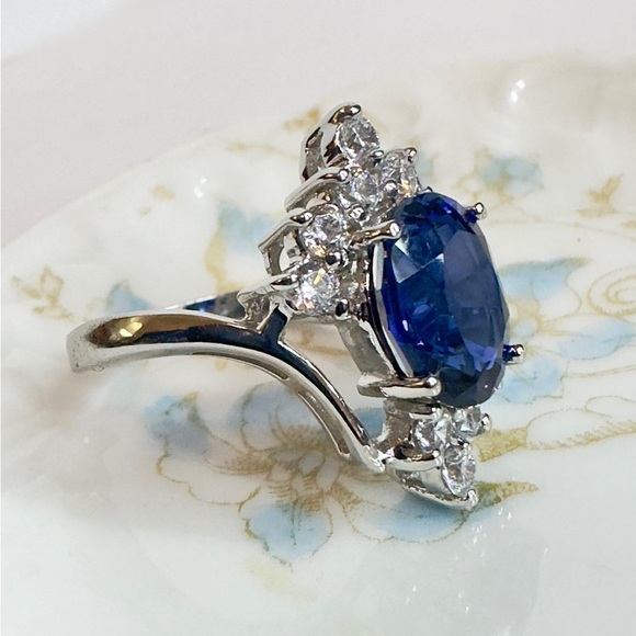 Vivid Blue Ceylon Sapphire Sterling Silver Ring (6.5) - Picture 6 of 10